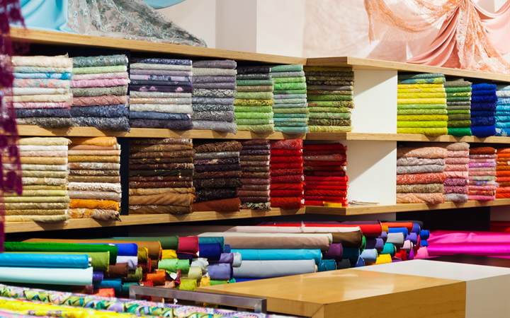 Pencahayaan toko: bikin barang terlihat seperti aslinya